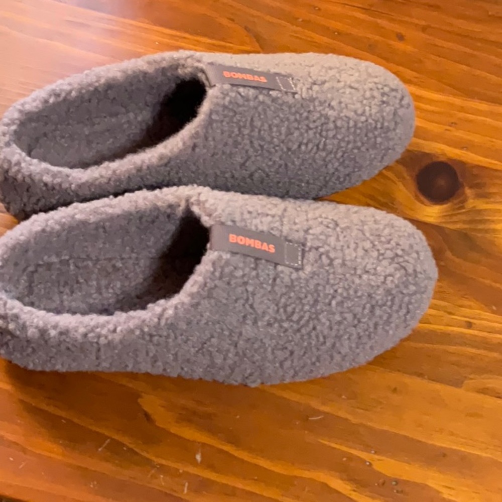 Brand new Bombas Slippers